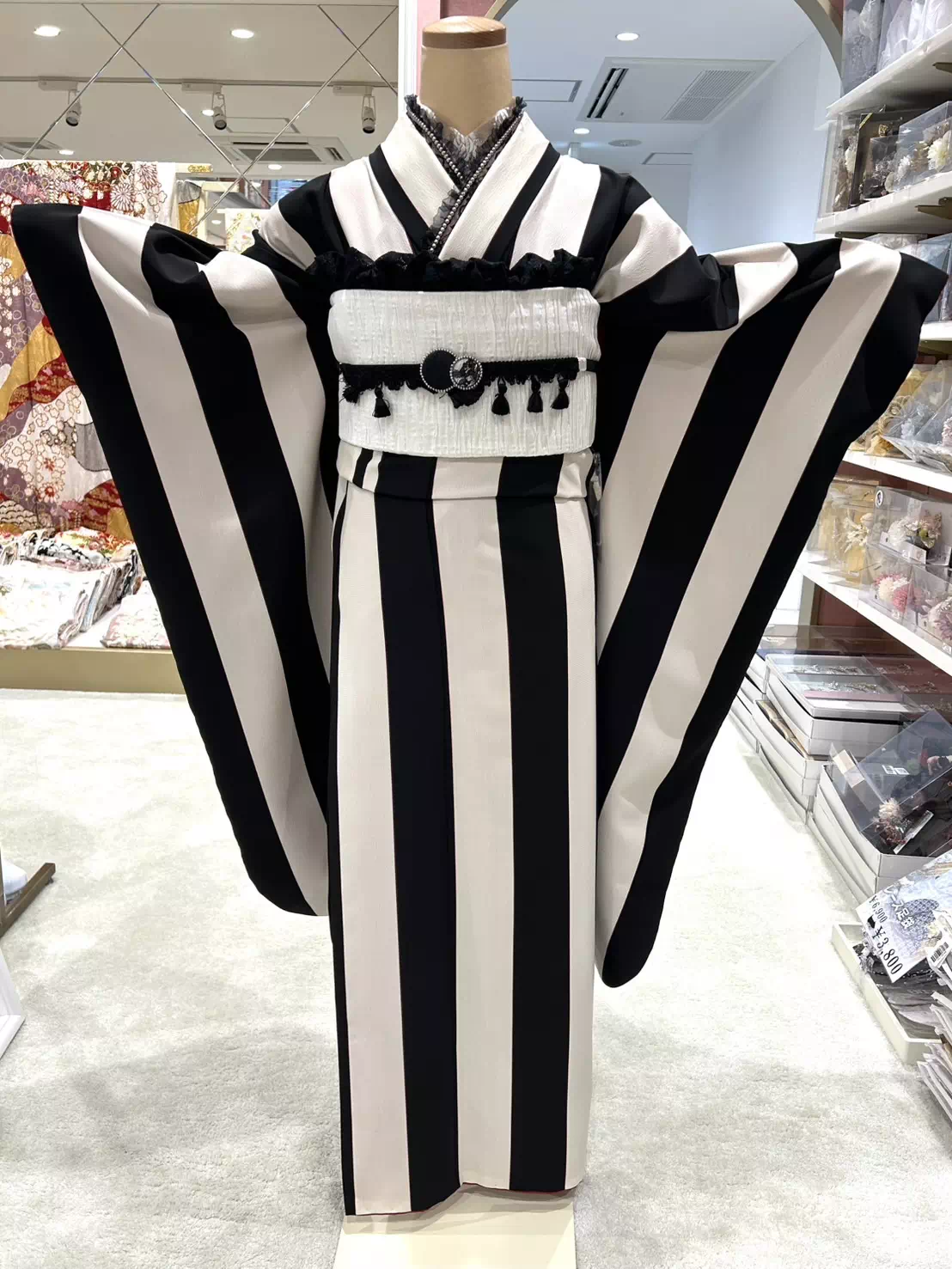 TAKAZEN姫路店　姫路市　成人式　卒業式　　振袖　イマドキ振袖　香音　　レトロ　かわいい　縦じま