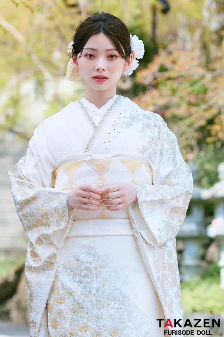 TAKAZENのレンタル振袖 高級古典　白金/白地　桜柄　きれいめ　柄小さめ　エレガント　上品　綺麗系　はんなり【通販可】LB44
