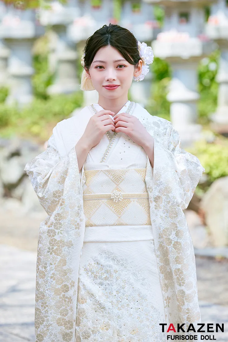 TAKAZENのレンタル振袖 高級古典　白金/白地　桜柄　きれいめ　柄小さめ　エレガント　上品　綺麗系　はんなり【通販可】LB44