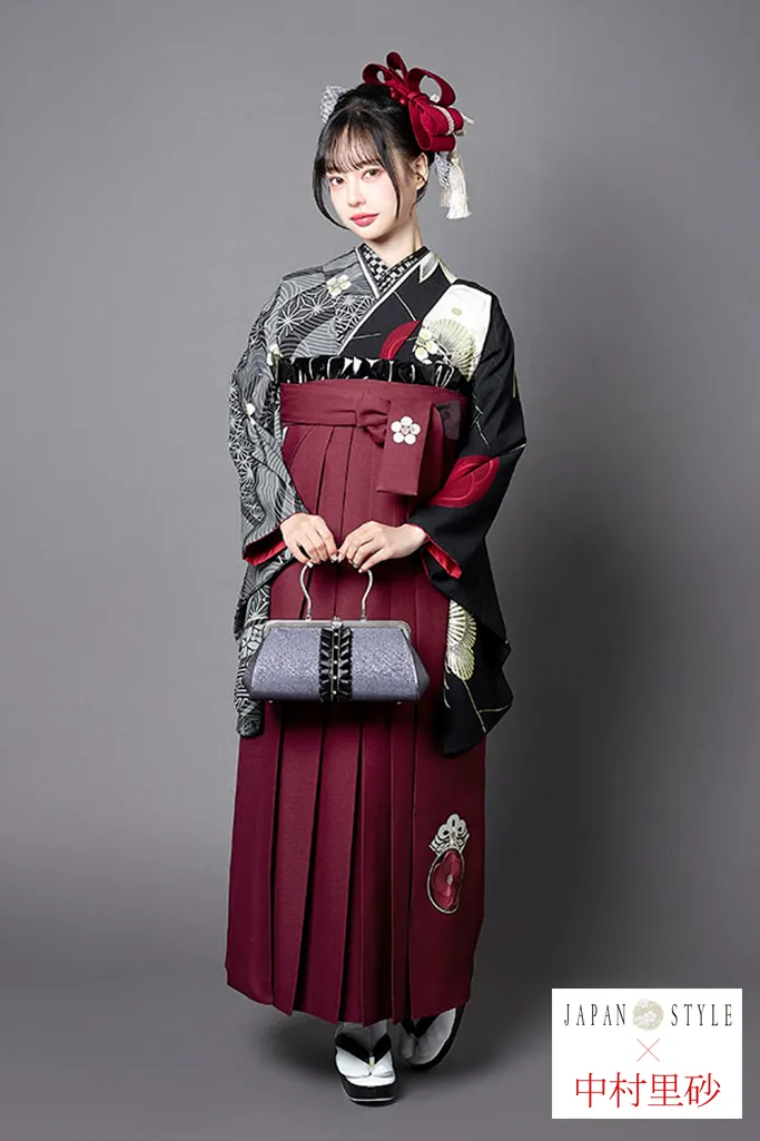 TAKAZENのレンタル袴 JAPAN STYLE×中村里砂ブランド袴　黒　肩身替り/梅丸紋　かっこいい　きれいめ　渋い　シック　大人っぽい【通販可】R26034