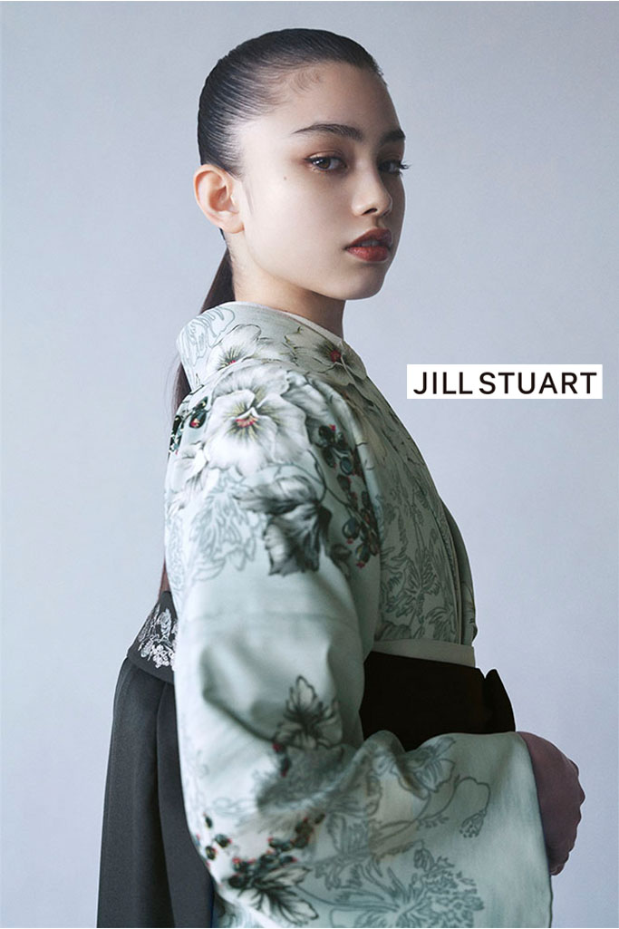 TAKAZENのレンタル袴 JILL STUARTブランド袴　ライトブルー　パンジー　お洒落　垢抜け　ヴィンテージスタイル　ブーツコーデ　洋風【通販可】R26046