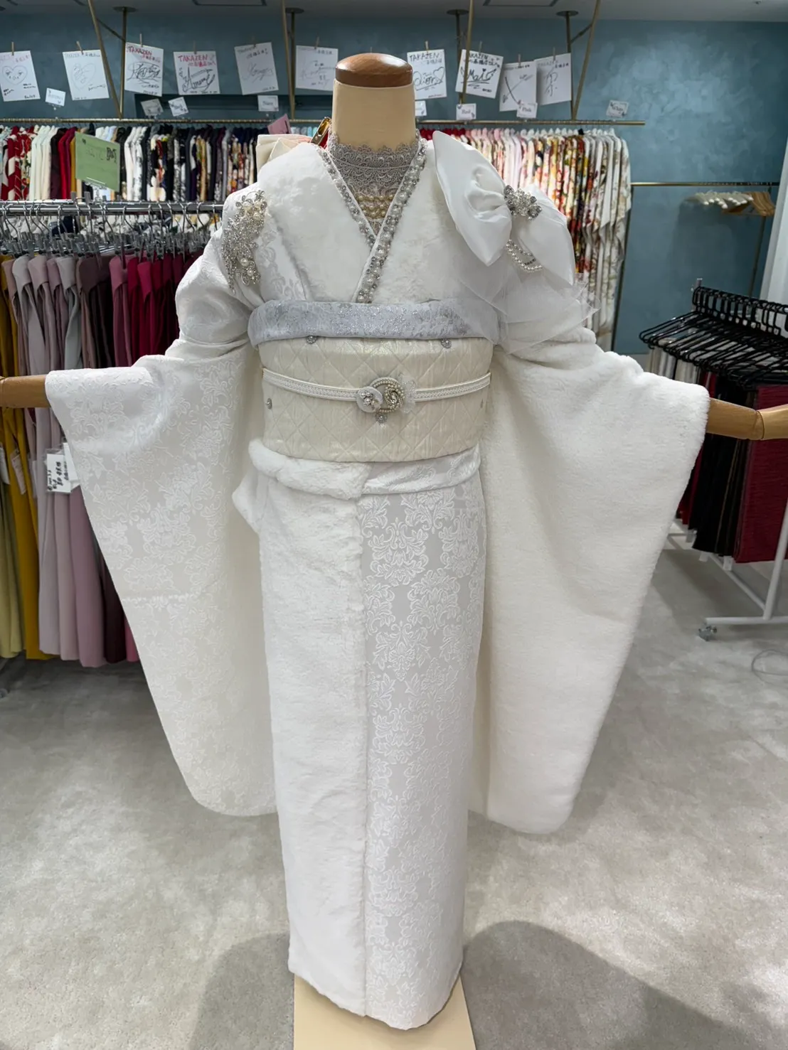 振袖レンタル　成人式　なんば　心斎橋　天王寺　シュシュ　白　カワイイ　キラキラ　ふわふわ　プードル