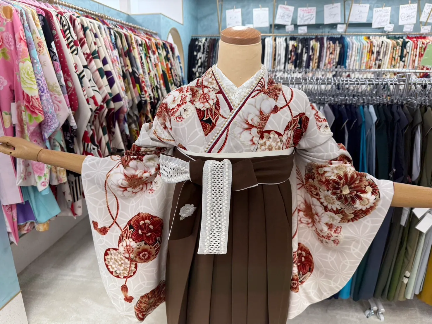 袴レンタル　卒業式　なんば　心斎橋　天王寺　くすみカラー　アイボリー　さくら柄　上品　和柄　綺麗