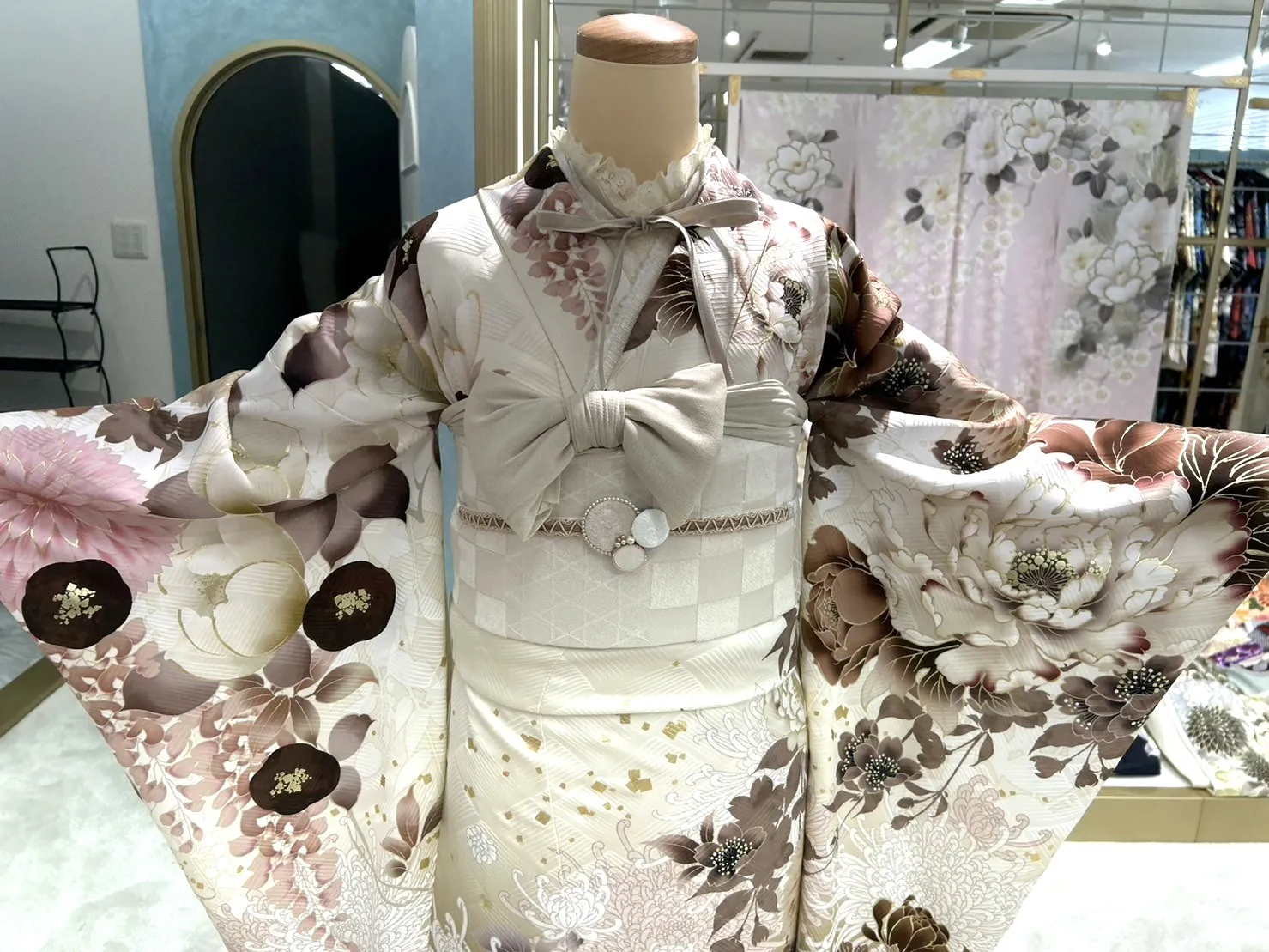 振袖レンタル　成人式　なんば　心斎橋　天王寺華徒然×吉木千沙都　白/クリーム　乱菊柄　お洒落　綺麗　上品