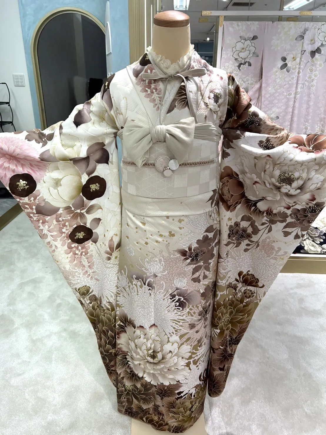 振袖レンタル　成人式　なんば　心斎橋　天王寺華徒然×吉木千沙都　白/クリーム　乱菊柄　お洒落　綺麗　上品