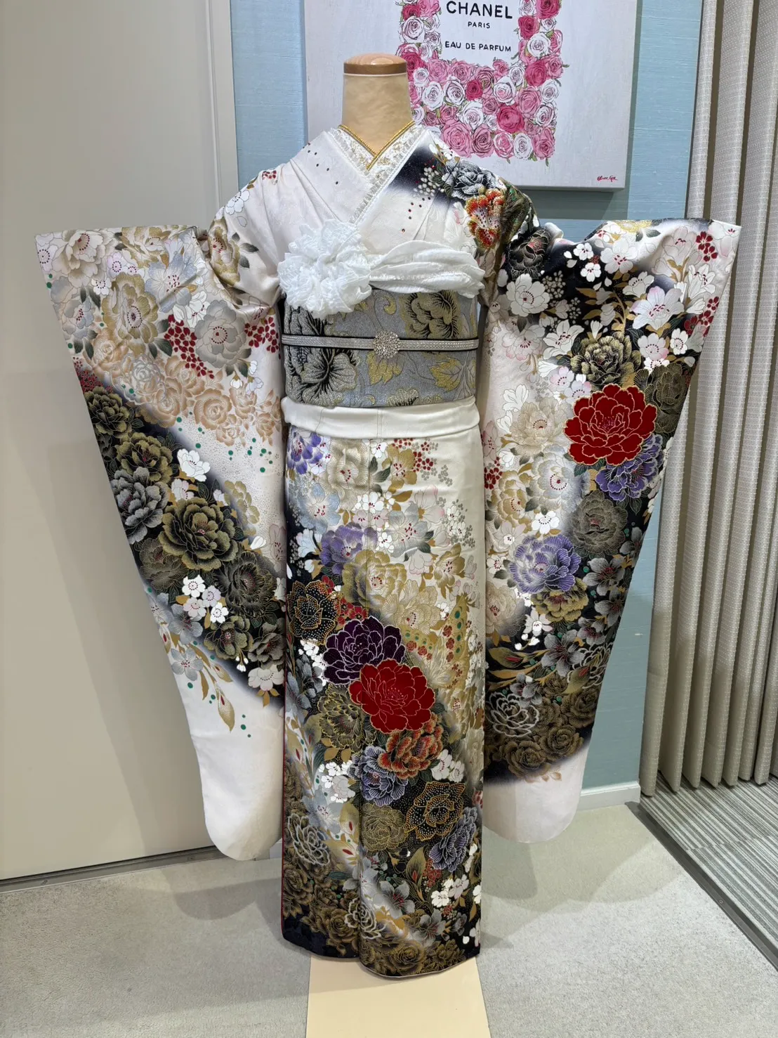 成人式　振袖レンタル　安カワ　桂由美　華やか　白　金