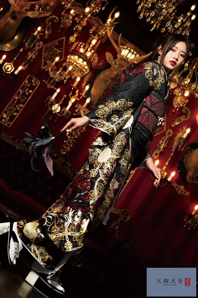 TAKAZENのレンタル振袖 グラマラス　黒/赤　バラ柄　かっこいい　目立つ　ゴージャス　派手　かっこいい　ギャル振袖【通販可】K1192