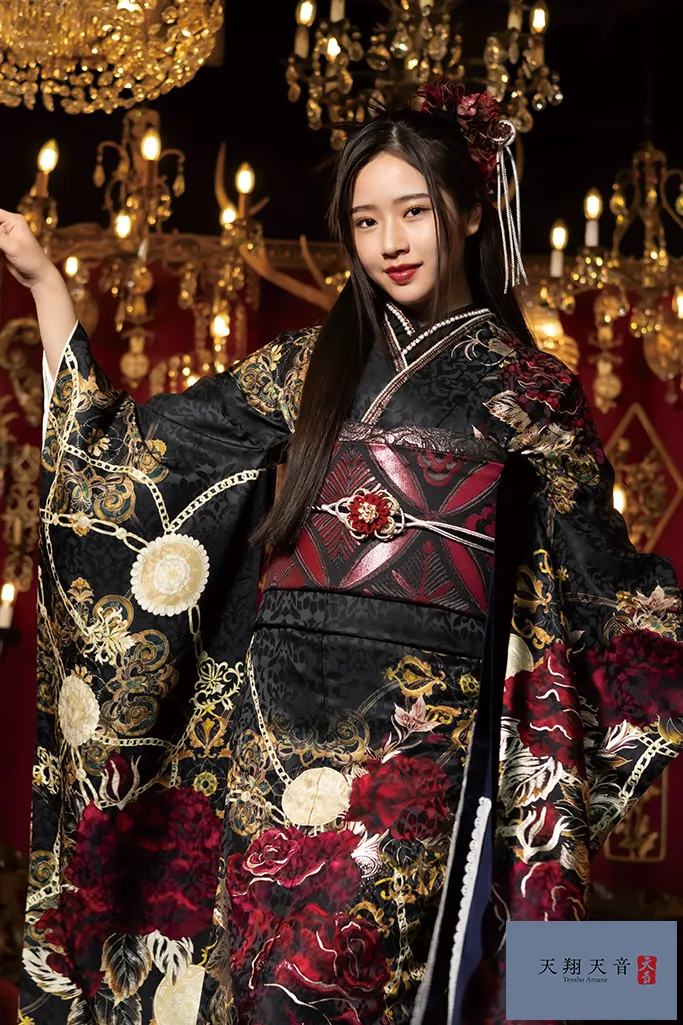 TAKAZENのレンタル振袖 グラマラス　黒/赤　バラ柄　かっこいい　目立つ　ゴージャス　派手　かっこいい　ギャル振袖【通販可】K1192
