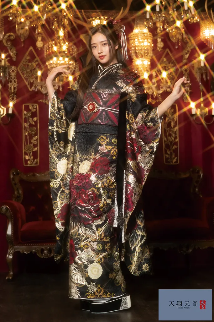 TAKAZENのレンタル振袖 グラマラス　黒/赤　バラ柄　かっこいい　目立つ　ゴージャス　派手　かっこいい　ギャル振袖【通販可】K1192