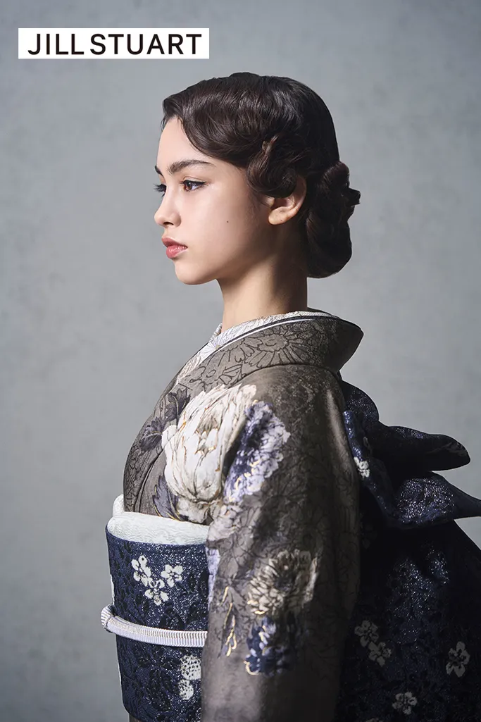 TAKAZENのレンタル振袖 JILL STUARTブランド振袖　グレー/ダスティーカラー　ヴィンテージスタイル　大人っぽい　シック　ノスタルジック【通販可】K1195