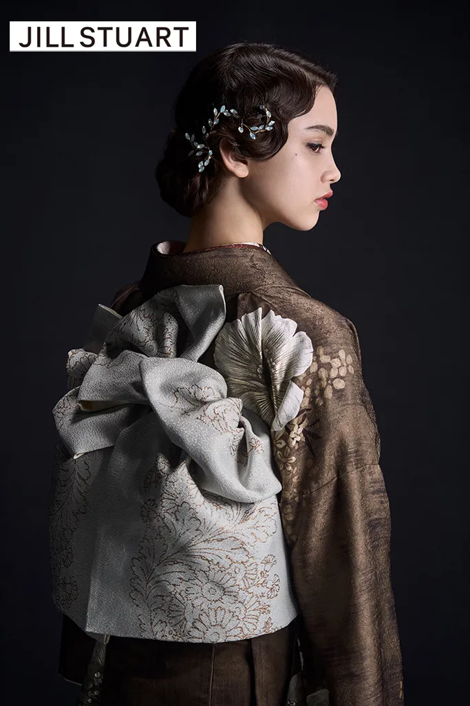 TAKAZENのレンタル振袖 JILL STUARTブランド振袖　ブラウン　ピオニー　ヴィンテージスタイル　大人っぽい　ノスタルジック　綺麗系【通販可】K1198
