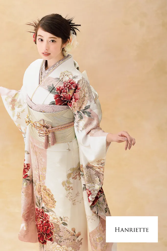 TAKAZENのレンタル振袖 正統派古典　薄ピンク/淡い色　牡丹柄　くすみ系　かわいい　やわらかい印象　おしとやか【通販可】K1208