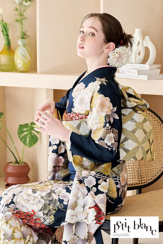 TAKAZENのレンタル振袖 正統派古典　ネイビー/紺色　牡丹柄　大人っぽい　きれいめ　上品　定番　人気　高級感のある振袖【通販可】K1212