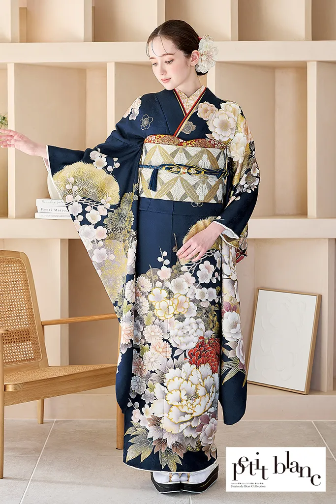 TAKAZENのレンタル振袖 正統派古典　ネイビー/紺色　牡丹柄　大人っぽい　きれいめ　上品　定番　人気　高級感のある振袖【通販可】K1212