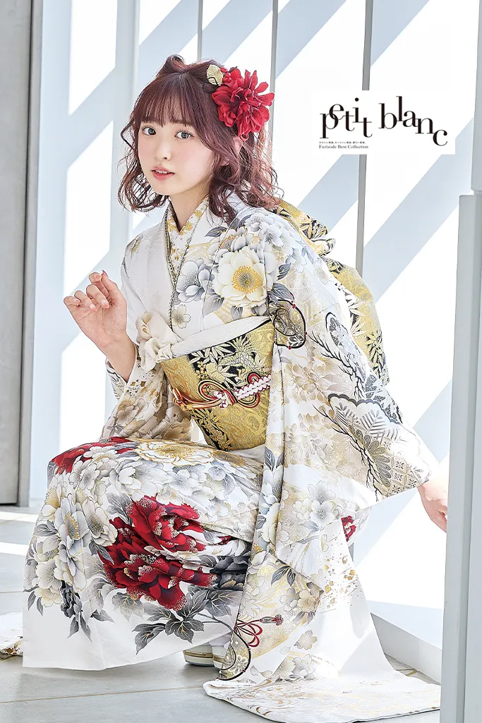 TAKAZENのレンタル振袖 正統派古典　白赤/白ベース　桜柄　大人っぽい　きれいめ　上品　人気　おしとやか【通販可】K1214