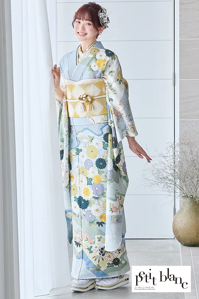 TAKAZENのレンタル振袖 正統派古典　水色/ブルーベース　菊柄　清楚　爽やか　綺麗　はかなげ　柄小さめ【通販可】K1217