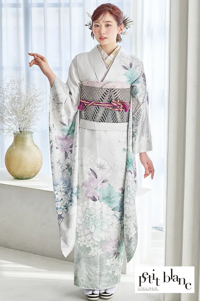 TAKAZENのレンタル振袖 正統派古典　ライトグレー/ニュアンスカラー　牡丹柄　清楚　定番　人気　上品　はんなり　大人っぽい【通販可】K1221