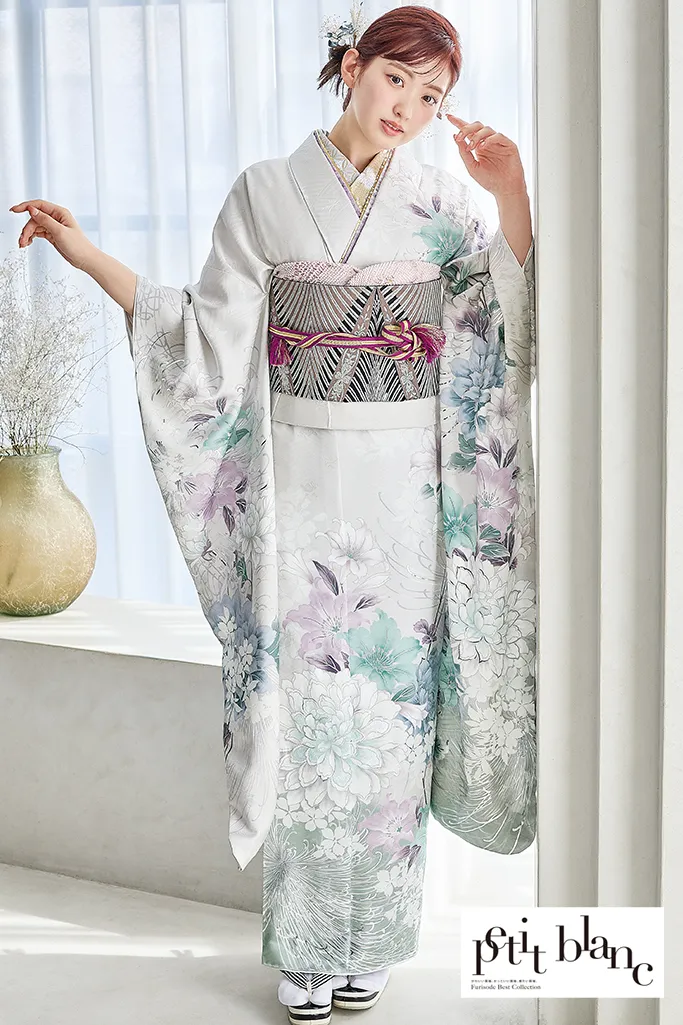 TAKAZENのレンタル振袖 正統派古典　ライトグレー/ニュアンスカラー　牡丹柄　清楚　定番　人気　上品　はんなり　大人っぽい【通販可】K1221