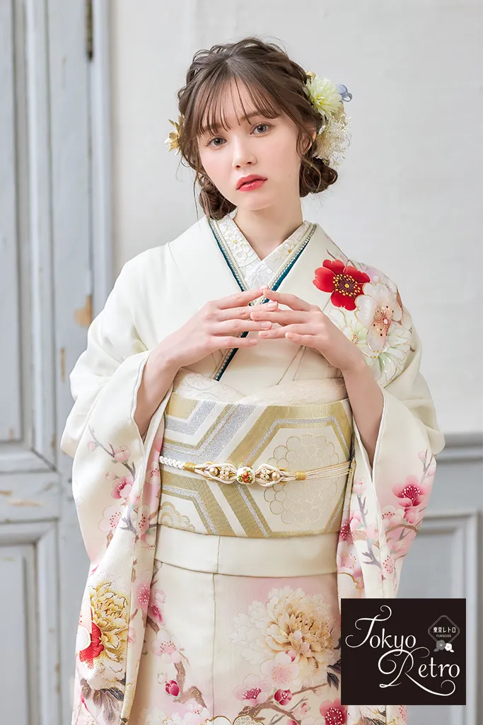 TAKAZENのレンタル振袖 東京レトロ　アイボリー/白系　桜柄　シンプル　かわいい振袖　おしとやか　上品　古典柄　マーシュ彩【通販可】K1238
