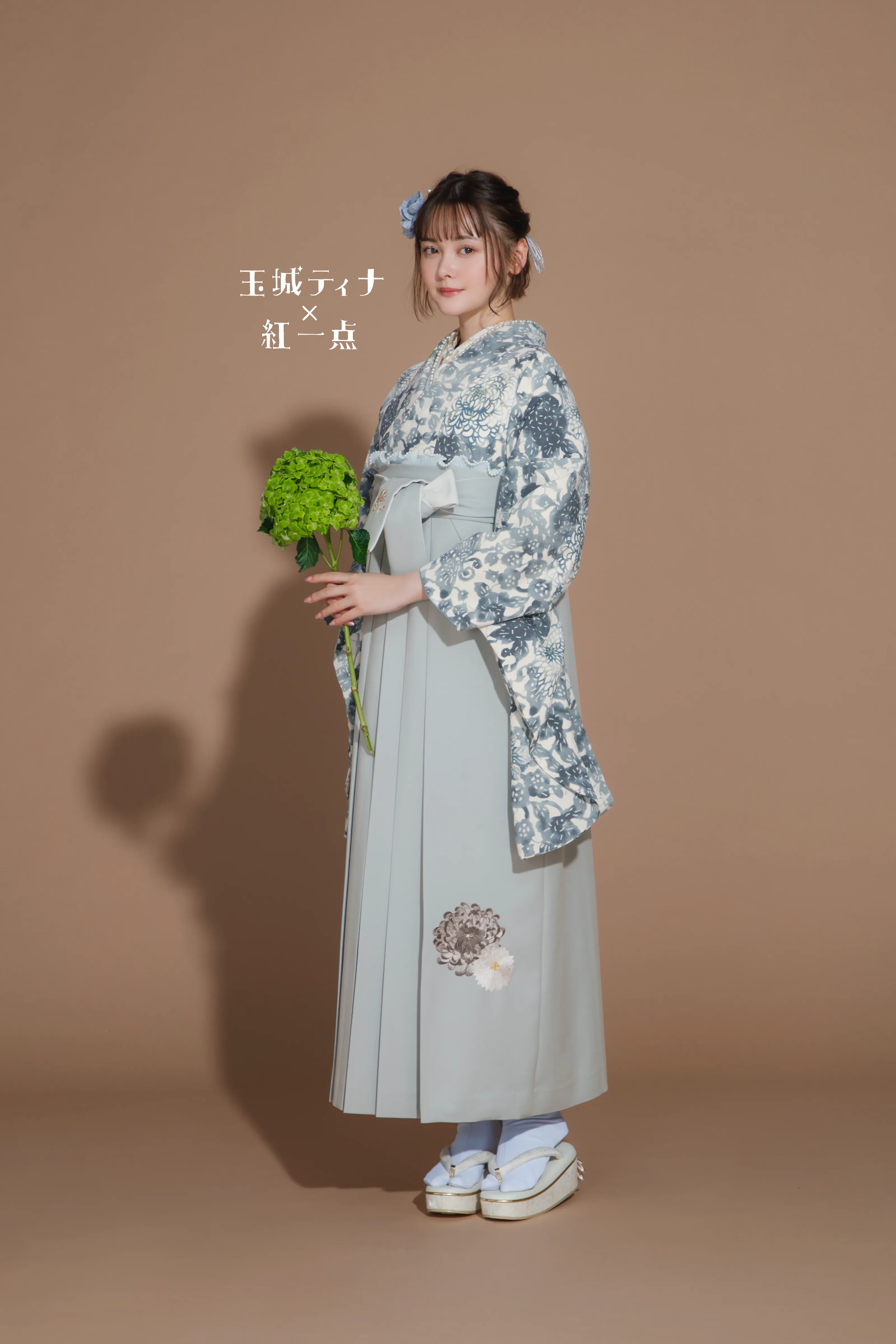TAKAZENのレンタル袴 玉城ティナ×紅一点ブランド袴　グレー/ニュアンスカラー　乱菊柄　大人っぽい　くすみ系　古典柄　きれいめ【通販可】R26068