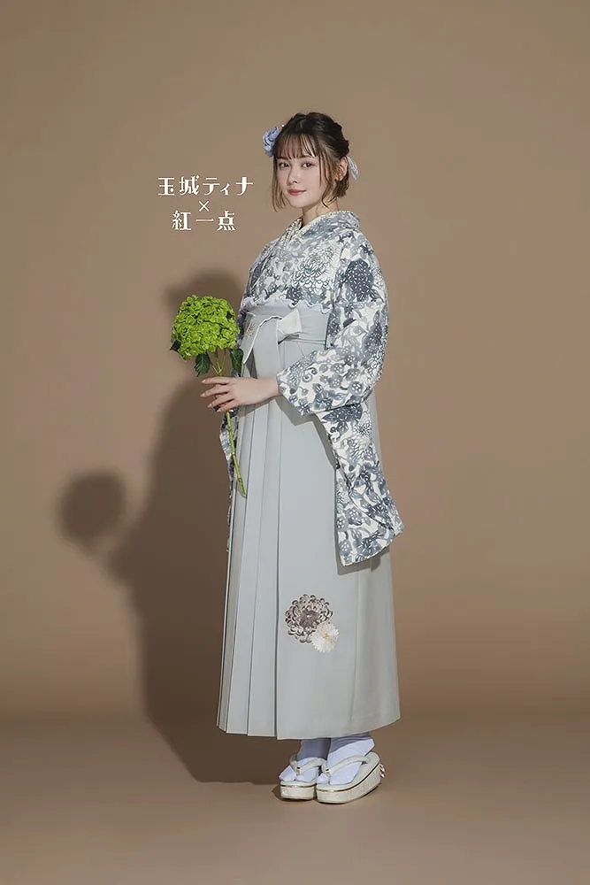 TAKAZENのレンタル袴 玉城ティナ×紅一点ブランド袴　グレー/ニュアンスカラー　乱菊柄　大人っぽい　くすみ系　古典柄　きれいめ【通販可】R26068