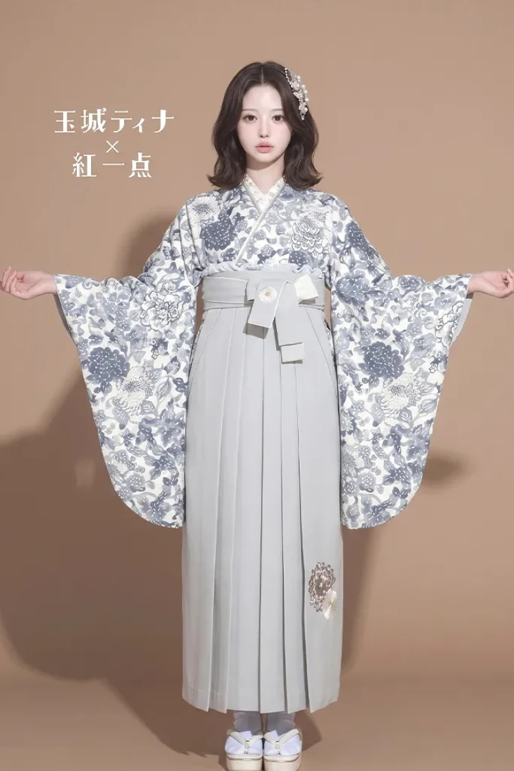 TAKAZENのレンタル袴 玉城ティナ×紅一点ブランド袴 グレー/ニュアンスカラー 乱菊柄 大人っぽい くすみ系 古典柄 きれいめ【通販可】R26068