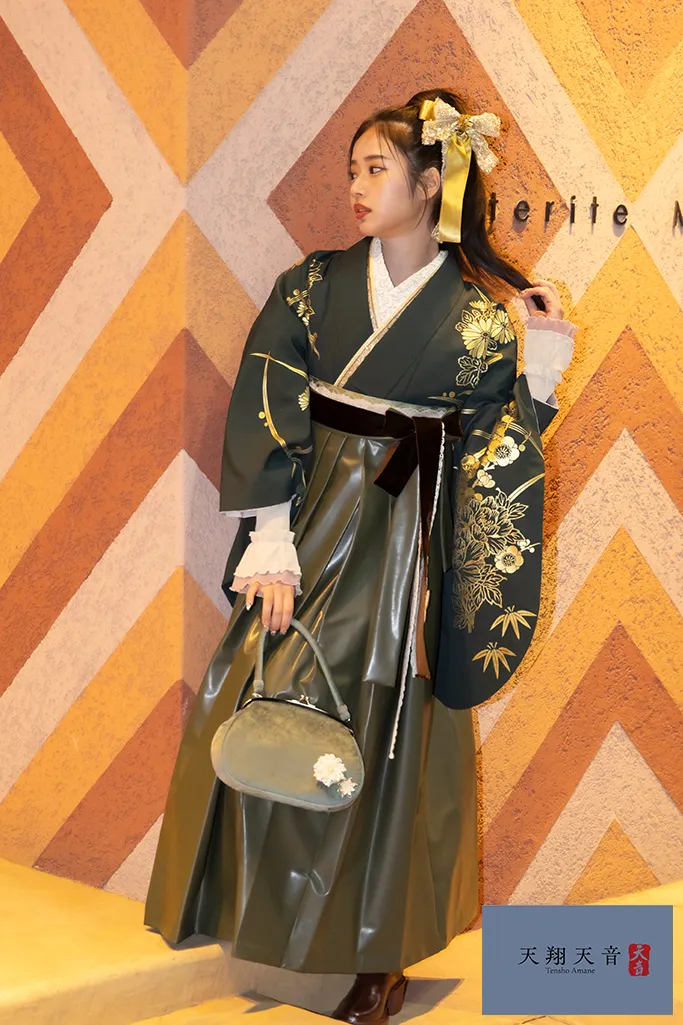 TAKAZENのレンタル袴 天翔天音ブランド袴　ヴィンテージスタイル　レザー袴　かっこいい　スタイリッシュ　ブーツスタイル【通販可】R26074