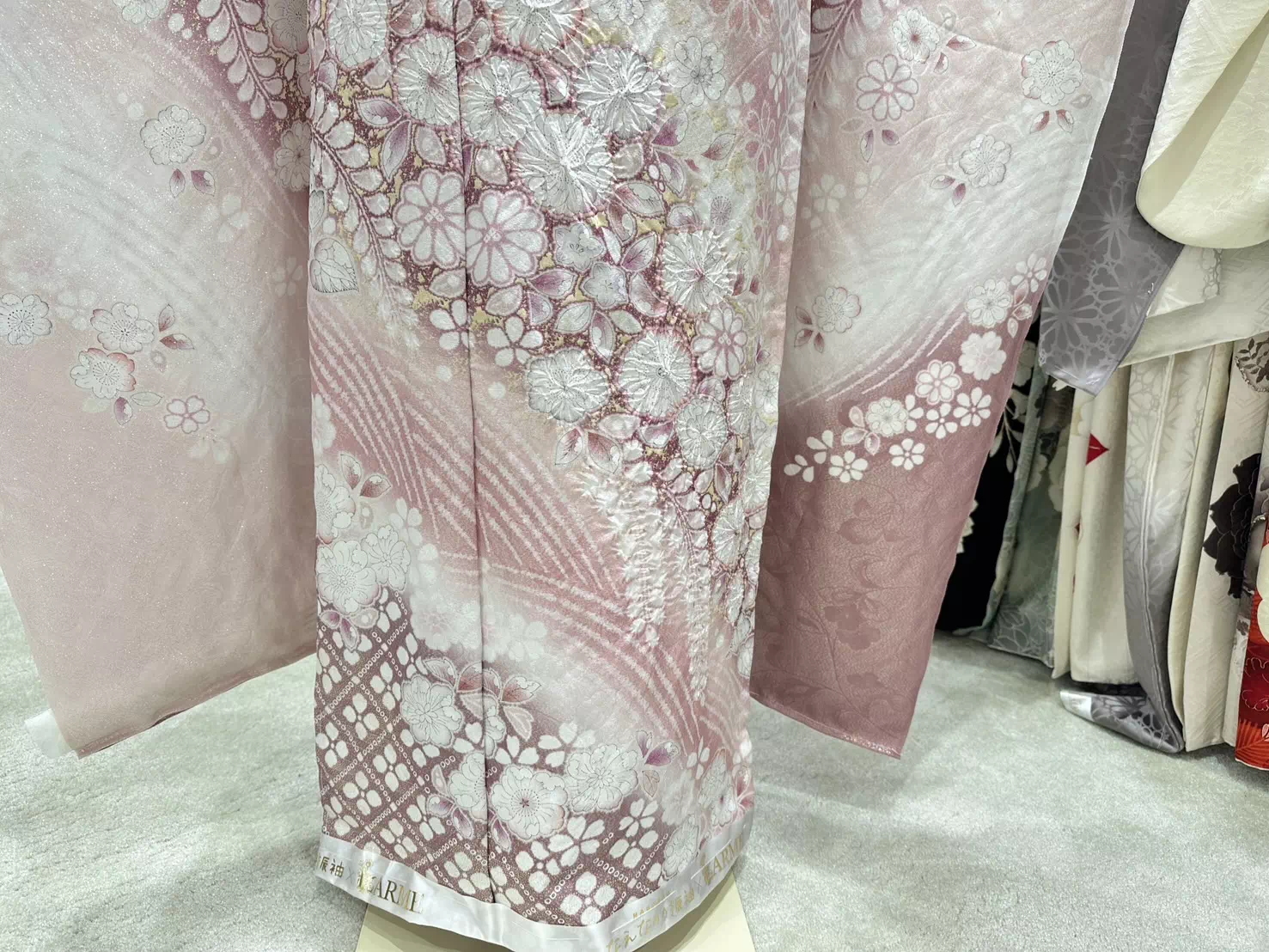 TAKAZEN姫路店　姫路市　成人式　卒業式　袴　振袖　イマドキ振袖　キラキラ　ヘップバーン　　白　金