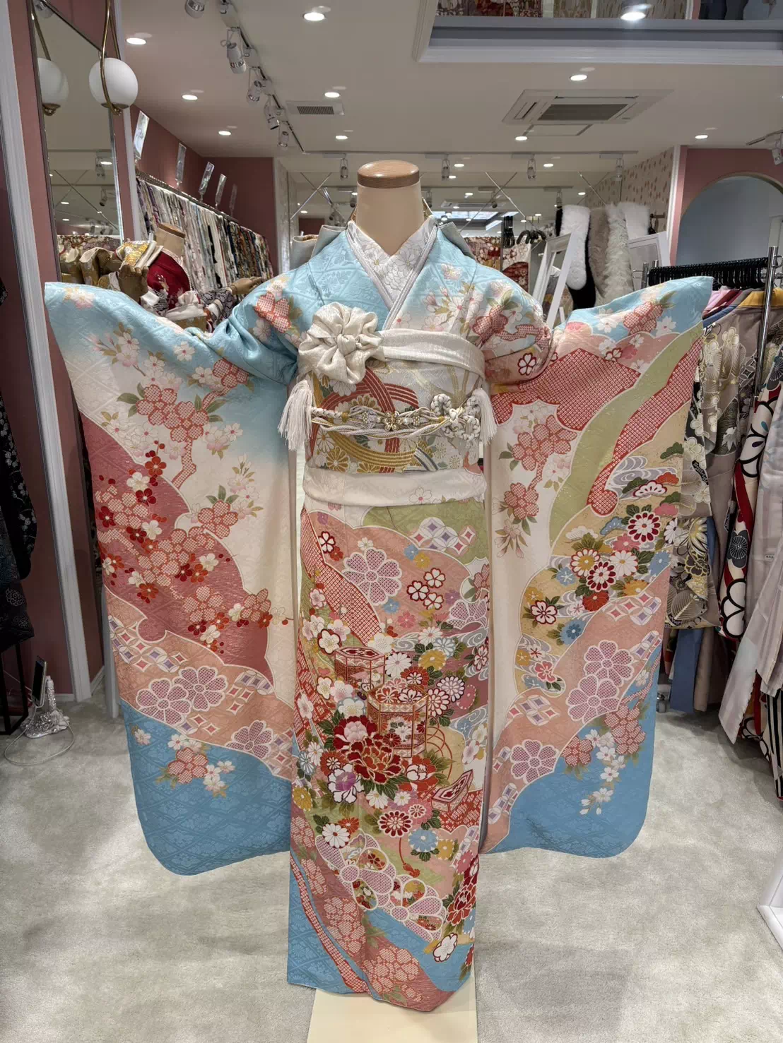 TAKAZEN姫路店　姫路市　成人式　卒業式　袴　振袖　イマドキ振袖　古典柄　口コミ　振袖レンタル　イマドキコーディネート　姫路市振袖レンタル　takazen　 2025年成人　成人式　水色　春