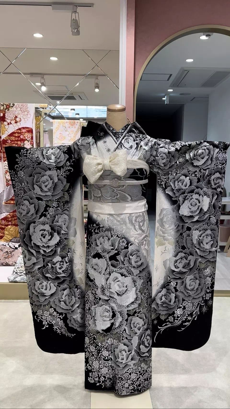 TAKAZEN姫路店　加古川市　高砂市　人気振袖　振袖レンタル　姫路市　成人式　卒業式　袴　振袖　イマドキ振袖　キラキラ