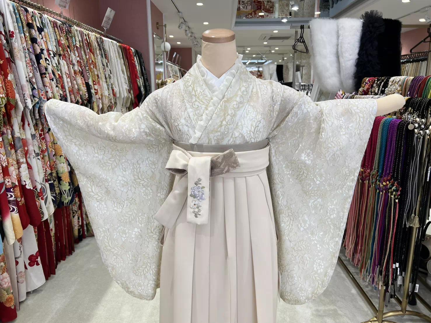 TAKAZEN姫路店　加古川市　高砂市　人気振袖　振袖レンタル　姫路市　成人式　卒業式　袴　振袖　イマドキ振袖　香音　袴かわいい　袴　袴レンタル