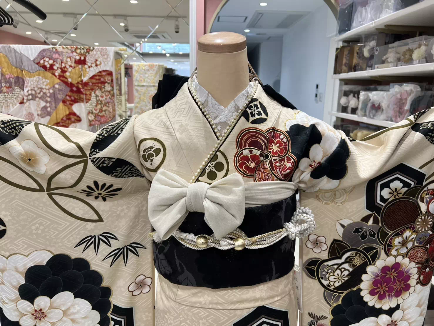 TAKAZEN姫路店　加古川市　高砂市　人気振袖　振袖レンタル　姫路市　成人式　卒業式　袴　振袖　イマドキ振袖　香音　かわいい　振袖　茶色