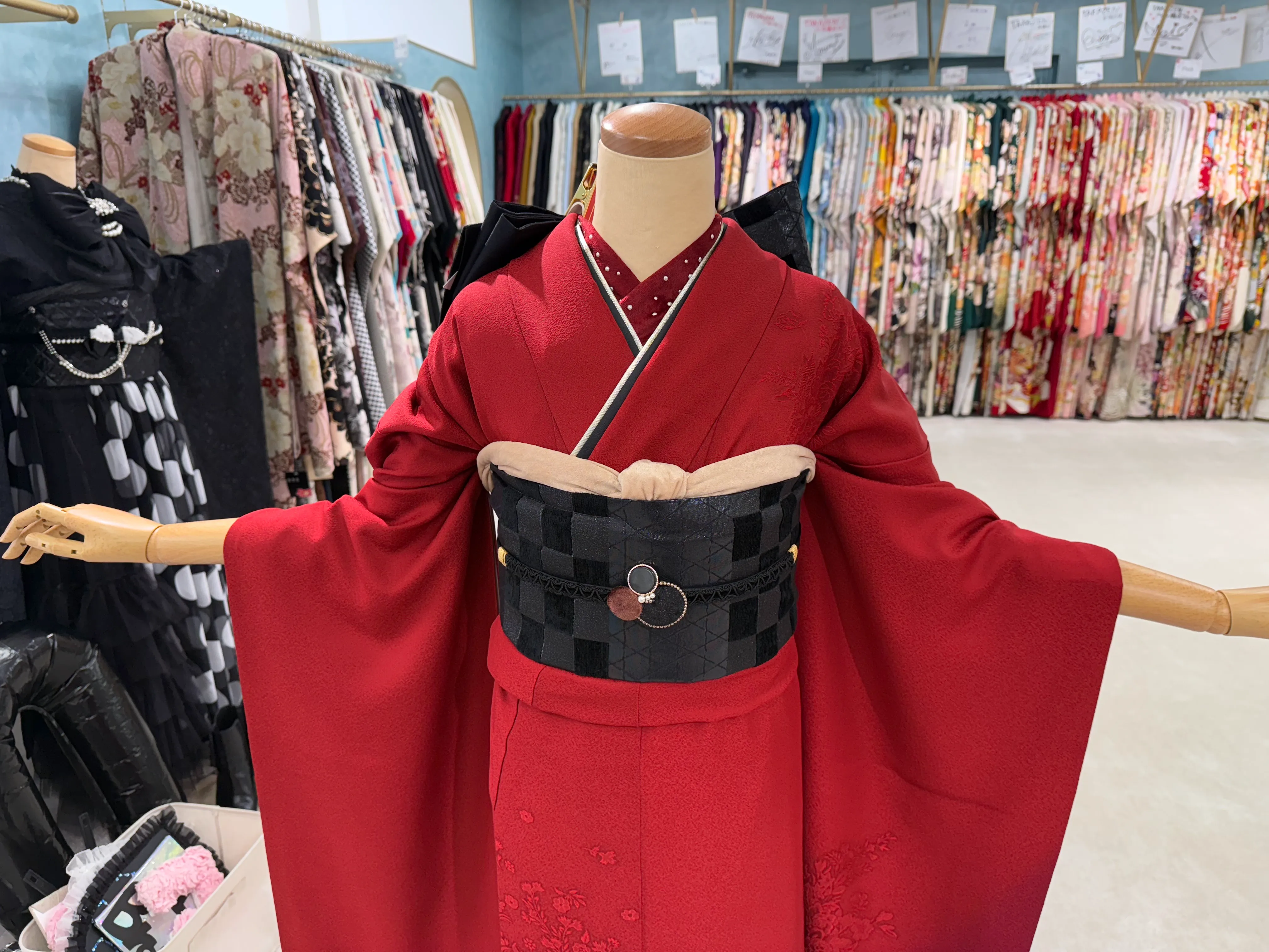 ヴｨンテージ　赤　振袖レンタル　お洒落