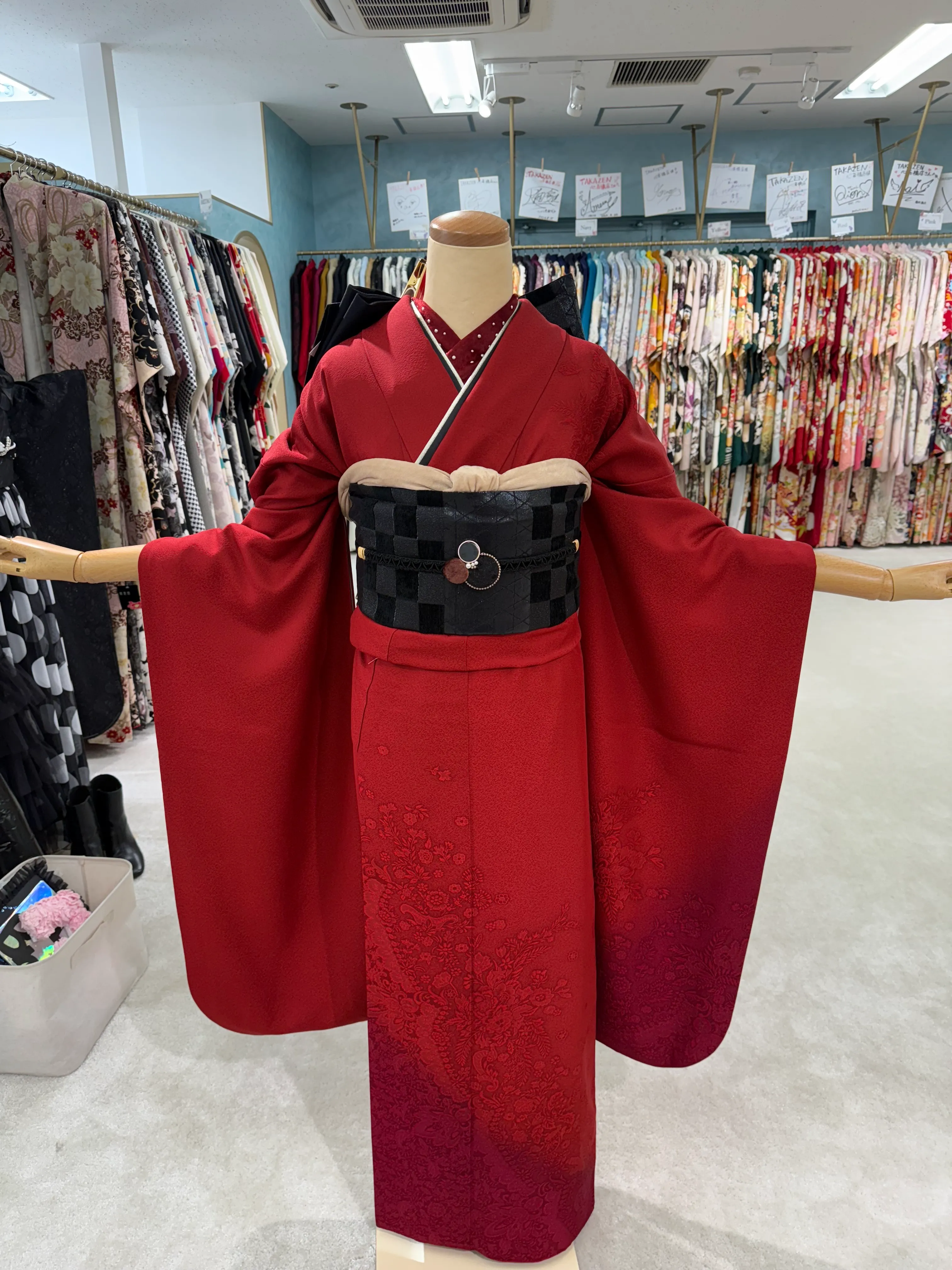 ヴｨンテージ　赤　振袖レンタル　お洒落