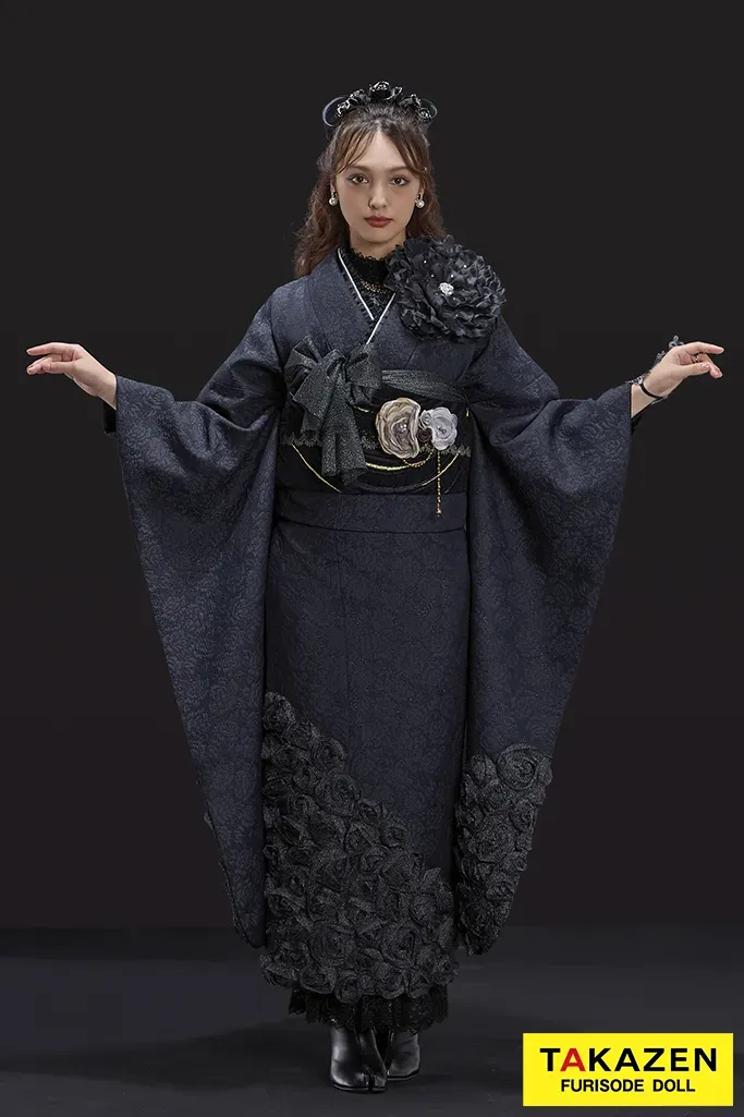 振袖　レンタル　最新作ヘップバーンローズ　黒　薔薇付き　立体花　ラグジュアリー　誰ともかぶらない　レースインナー/ブーツスタイル　オールブラックコーデ　香川るな【通販可】26007