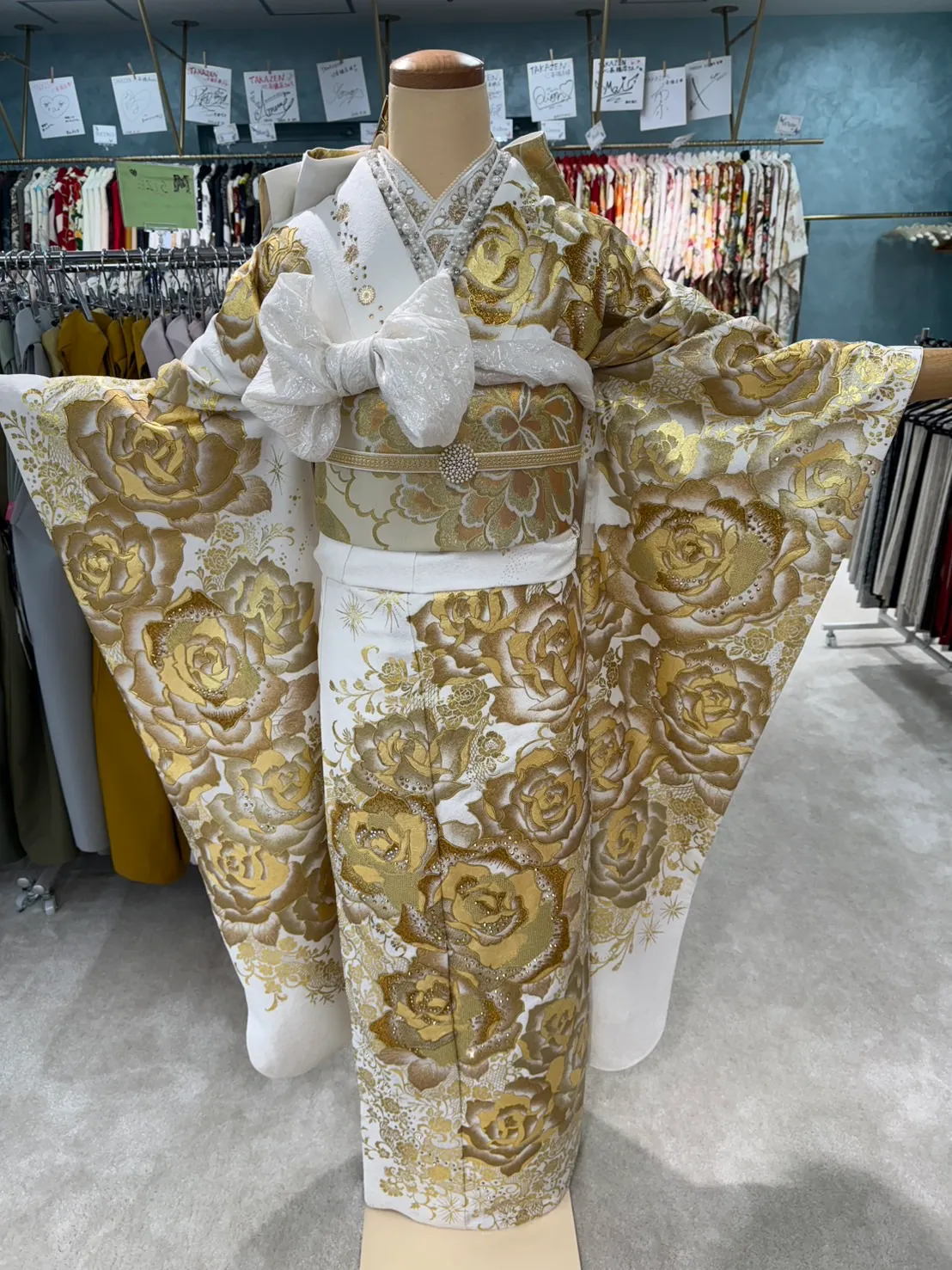 振袖　振袖レンタル　モード　金色　可愛い　キラキラ　華やか