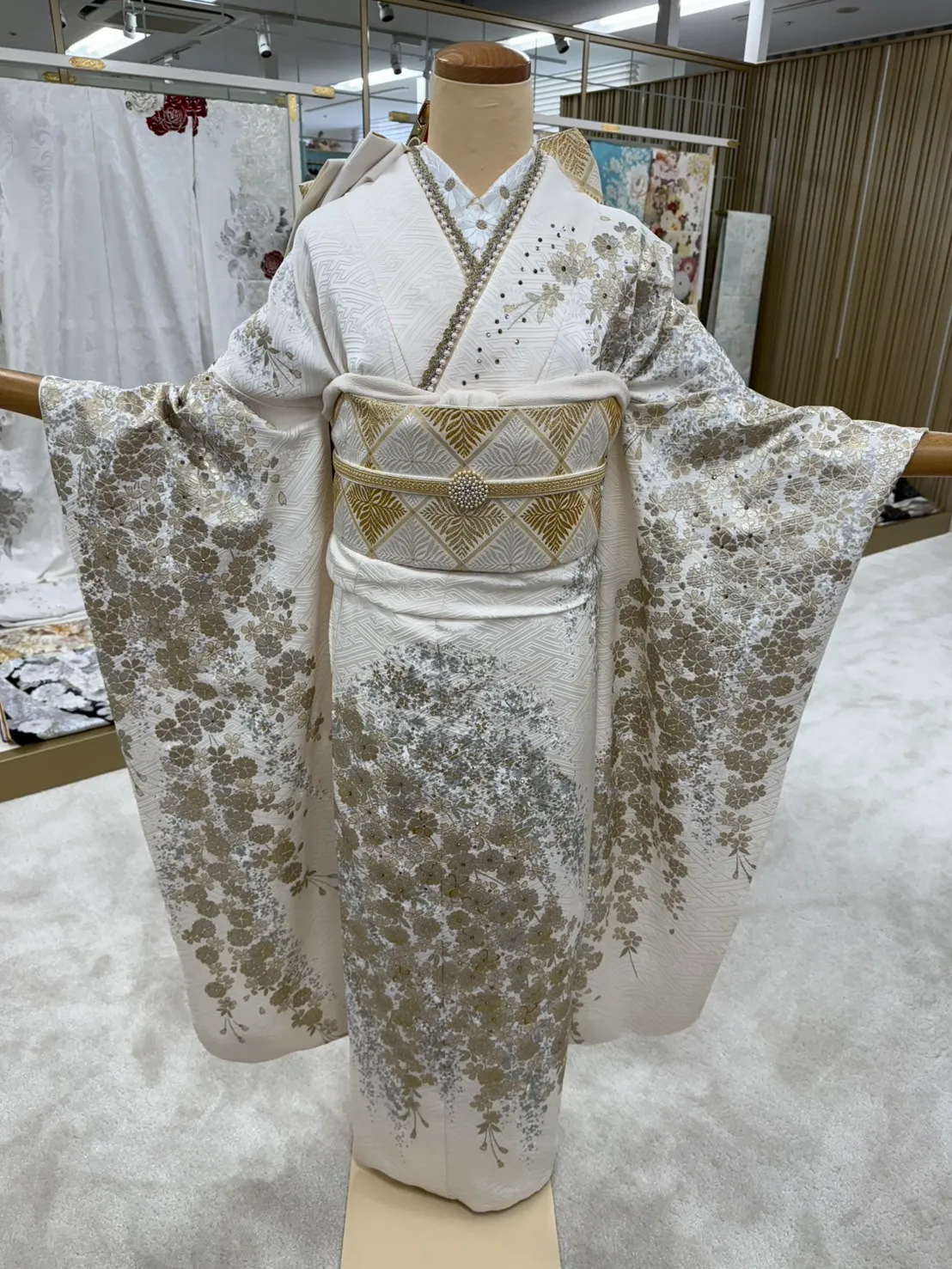 振袖レンタル　成人式　なんば　天王寺　大阪　人気　古典　白金　キラキラ　大人っぽい　ゴージャス　高級感