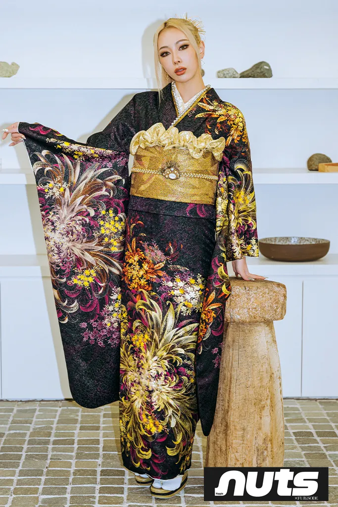 TAKAZENのレンタル振袖 nutsブランド振袖　白赤　牡丹柄　大人っぽい　ギャル　きれいめ　華やか　かわいい　中村りおん【通販可】K1257