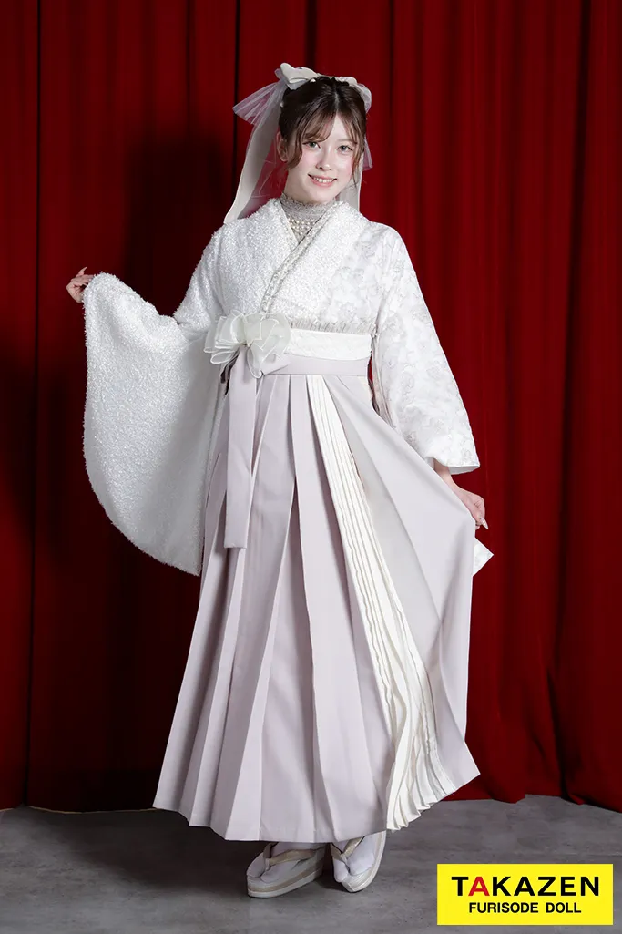 TAKAZENのレンタル袴 くすみカラーガーリー　白/淡い色　かわいい　シャギー素材　プリーツ袴　フェミニン【通販可】RY060