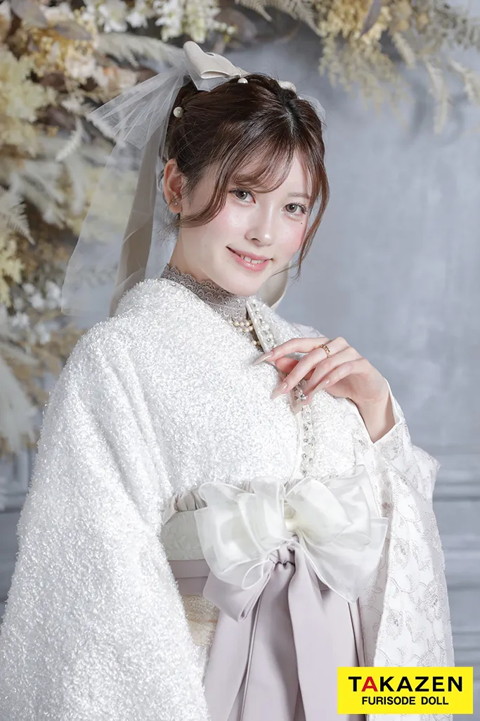 TAKAZENのレンタル袴 くすみカラーガーリー　白/淡い色　かわいい　シャギー素材　プリーツ袴　フェミニン【通販可】RY060