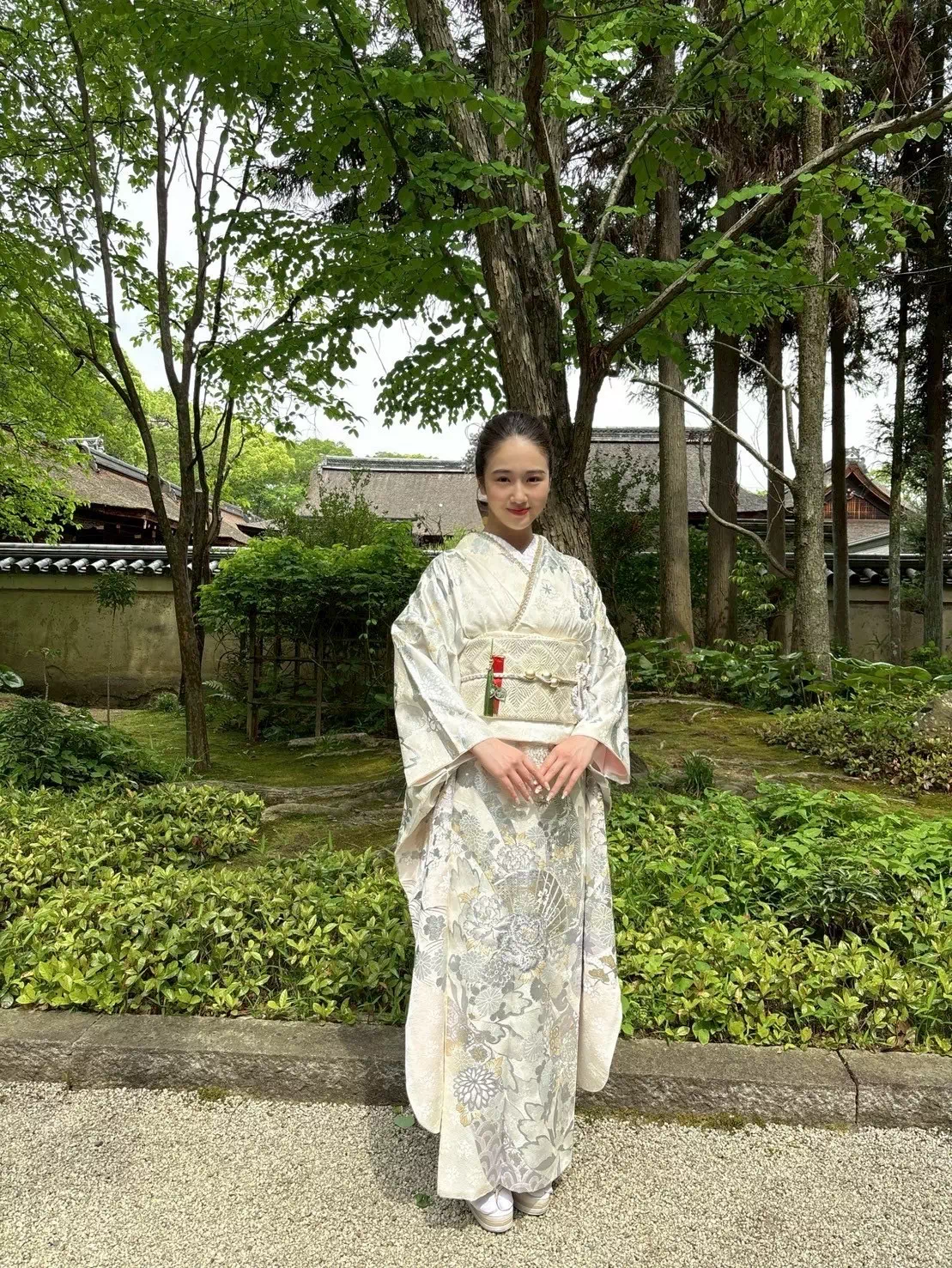TAKAZEN姫路店　姫路市　成人式　卒業式　袴　振袖　イマドキ振袖　キラキラ　ヘップバーン　　白　金