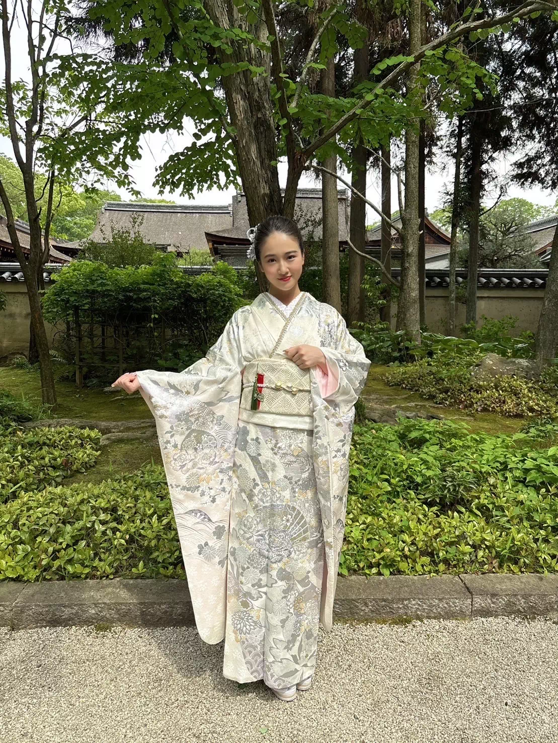 TAKAZEN姫路店　姫路市　成人式　卒業式　袴　振袖　イマドキ振袖　キラキラ　ヘップバーン　　白　金