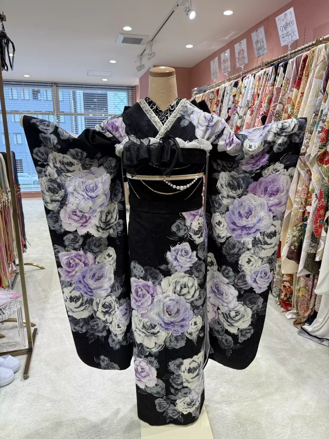 TAKAZEN姫路店　姫路市　成人式　卒業式　袴　振袖　イマドキ振袖　キラキラ　ヘップバーン　　白　金