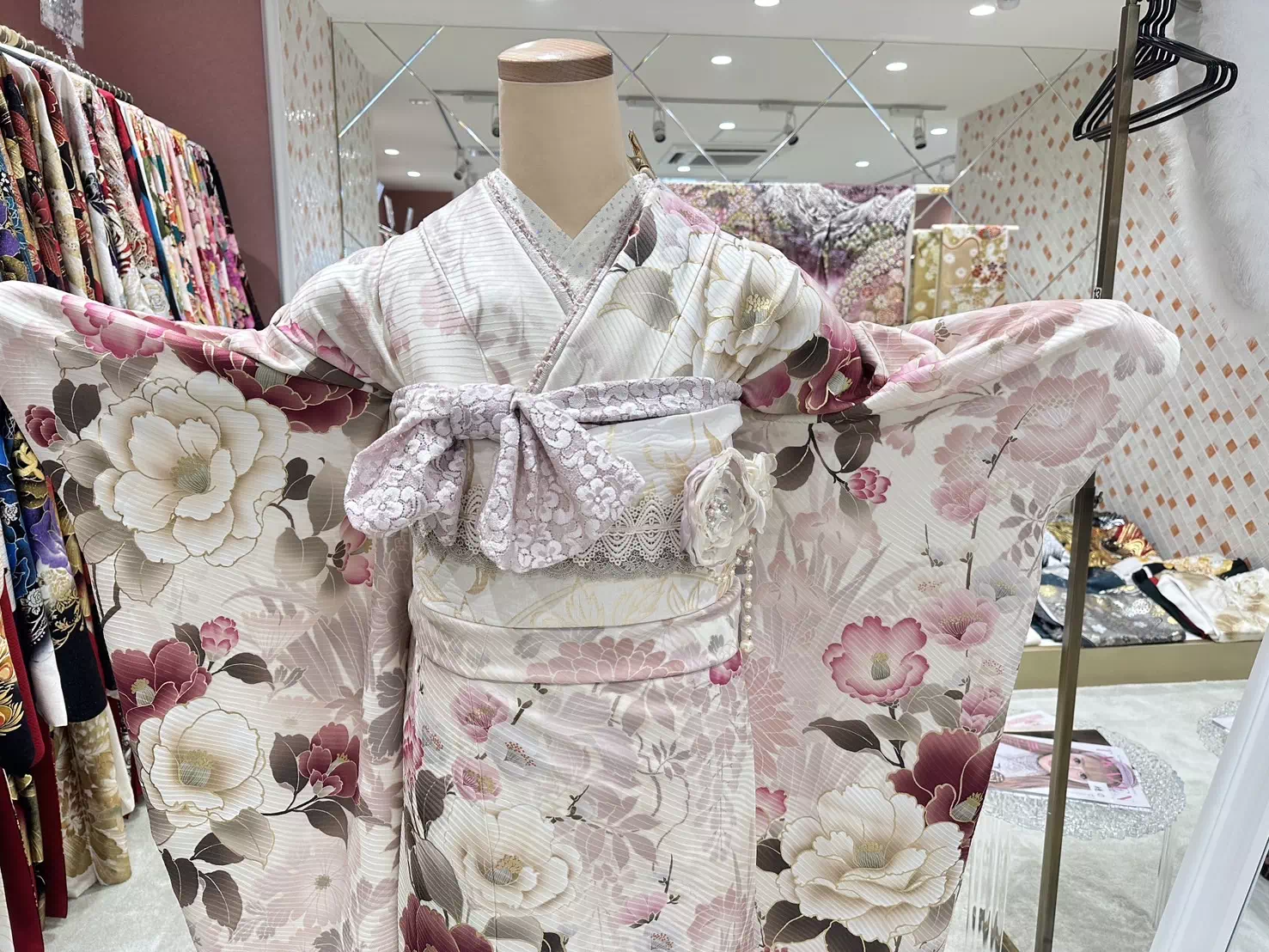 TAKAZEN姫路店　姫路市　成人式　卒業式　袴　振袖　イマドキ振袖　　白　金　粋古典　カッコイイ　綺麗　シンプル