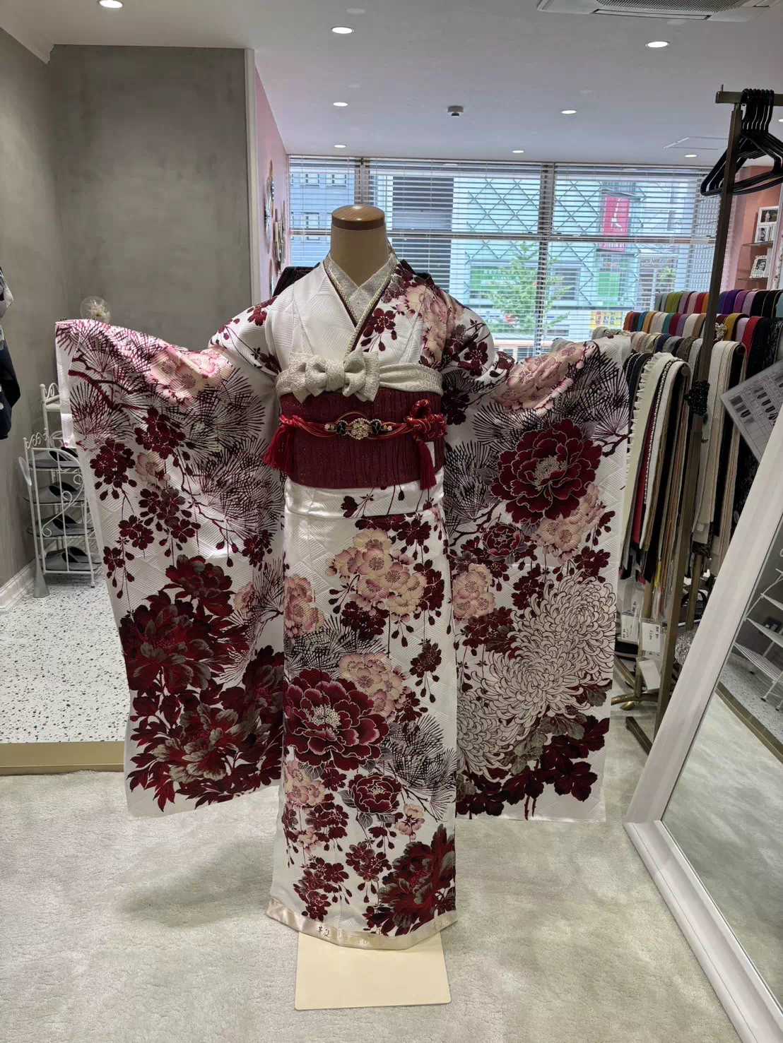TAKAZEN姫路店　加古川市　高砂市　人気振袖　振袖レンタル　姫路市　成人式　卒業式　袴　振袖　古典　赤