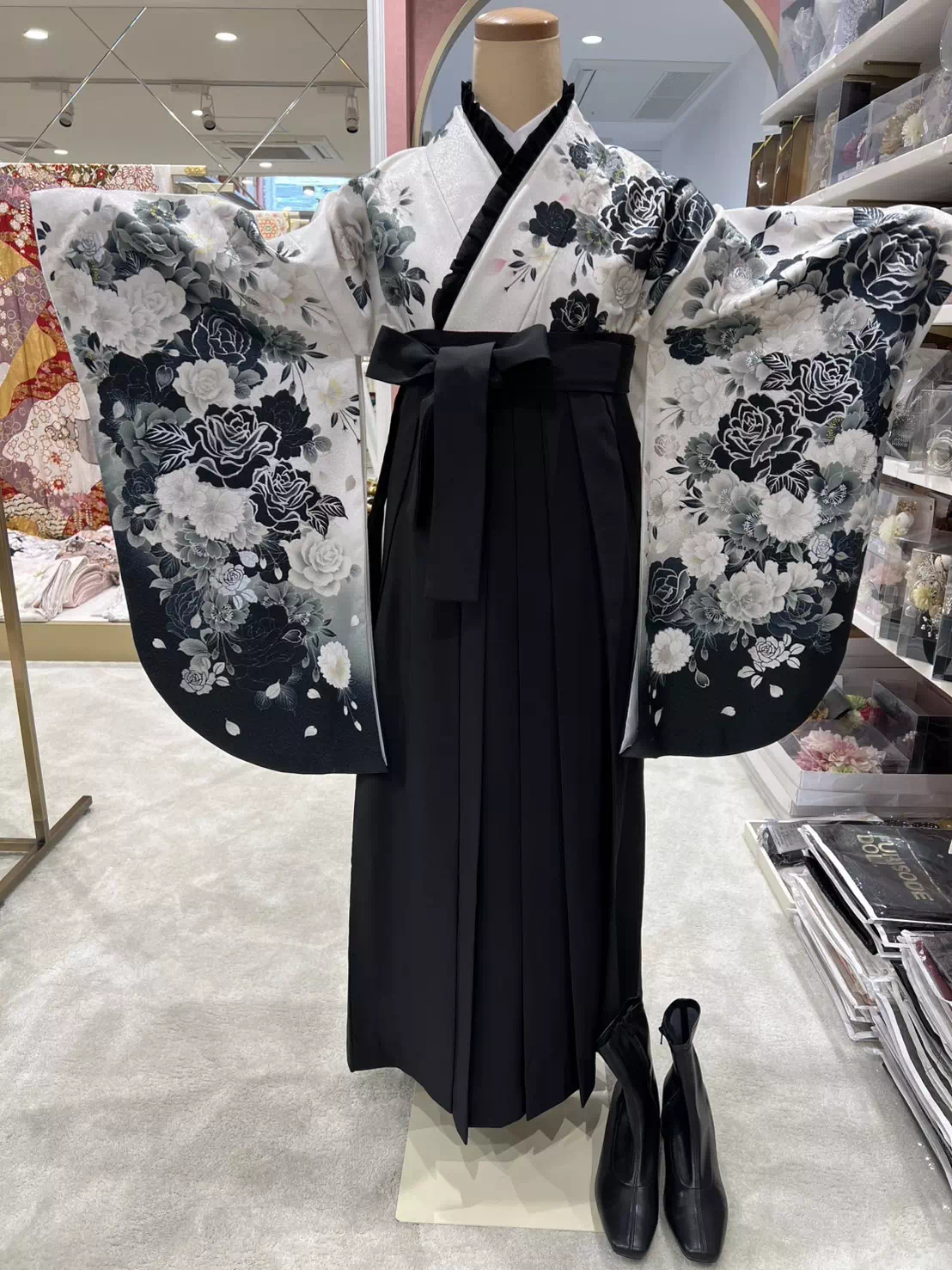 TAKAZEN姫路店　加古川市　高砂市　人気振袖　振袖レンタル　姫路市　成人式　卒業式　袴　振袖　イマドキ振袖　香音　袴　袴コーデ