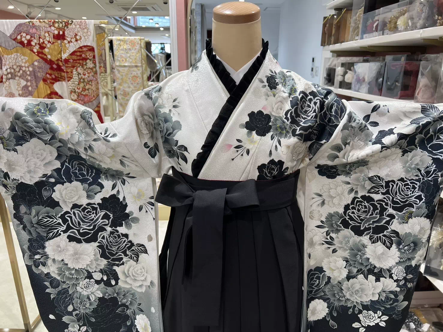 TAKAZEN姫路店　加古川市　高砂市　人気振袖　振袖レンタル　姫路市　成人式　卒業式　袴　振袖　イマドキ振袖　香音　袴　袴コーデ