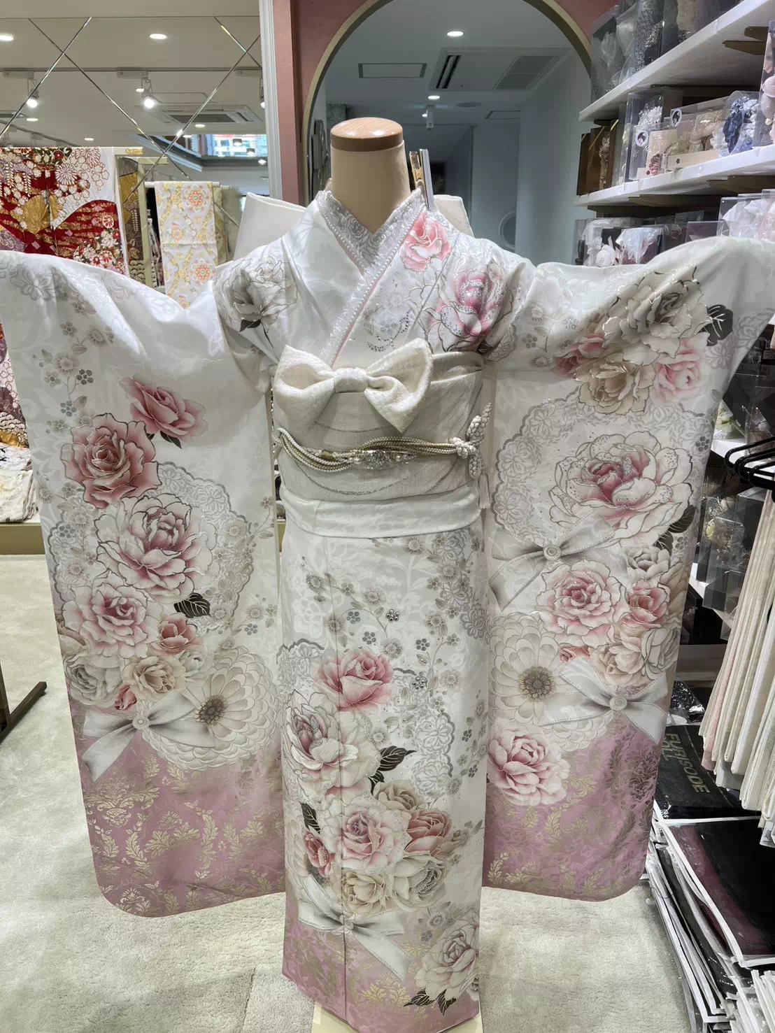 TAKAZEN姫路店　加古川市　高砂市　人気振袖　振袖レンタル　姫路市　成人式　卒業式　袴　振袖　イマドキ振袖　香音　