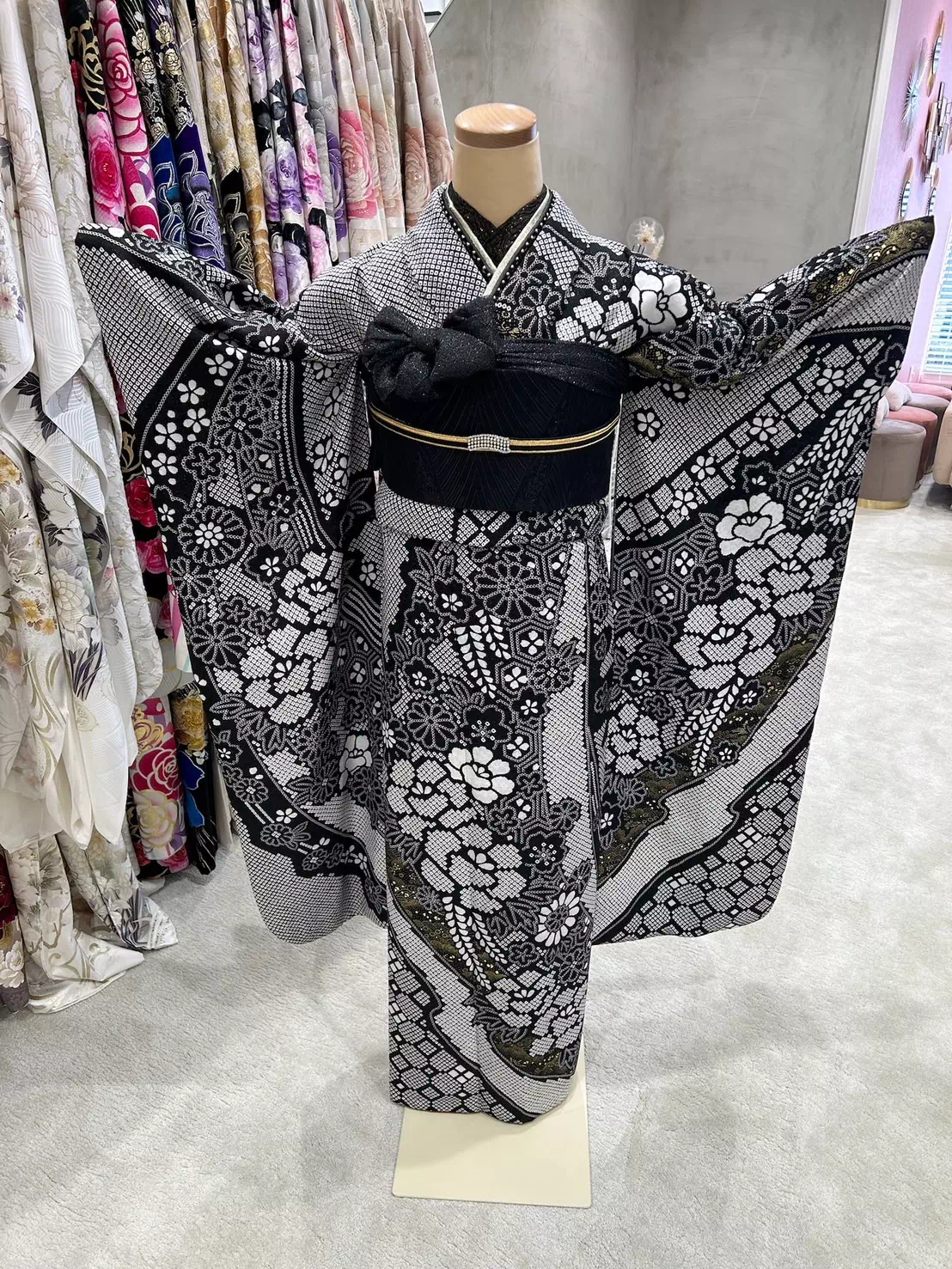 TAKAZEN姫路店　姫路市　成人式　卒業式　袴　振袖　イマドキ振袖　キラキラ　ヴィンテージスタイル　モノトーン　絞り柄