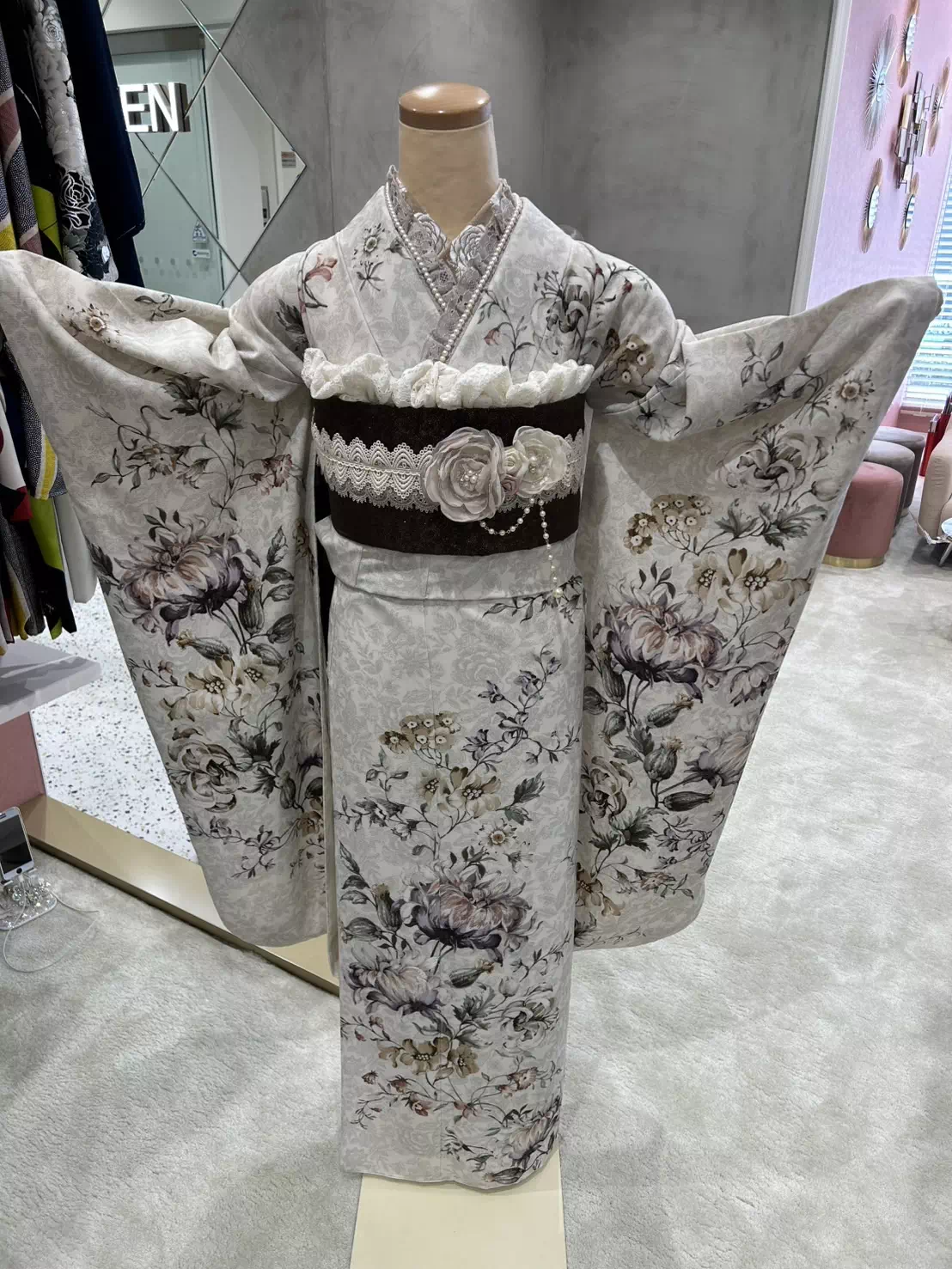 TAKAZEN姫路店　加古川市　高砂市　人気振袖　振袖レンタル　姫路市　成人式　卒業式　袴　振袖　イマドキ振袖　くすみカラー　ジルスチュアート